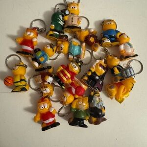 Lot of 18 vintage Garfield keychains
